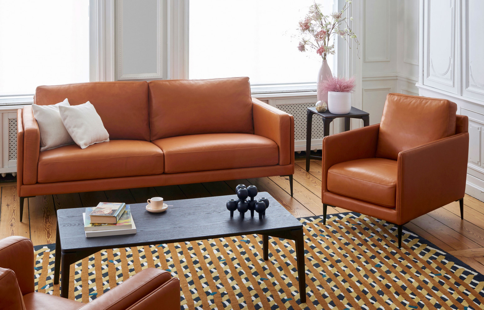 Auteuil, en cuir ou en tissu, design Bernard Masson, à partir de 2 690 €. Burov