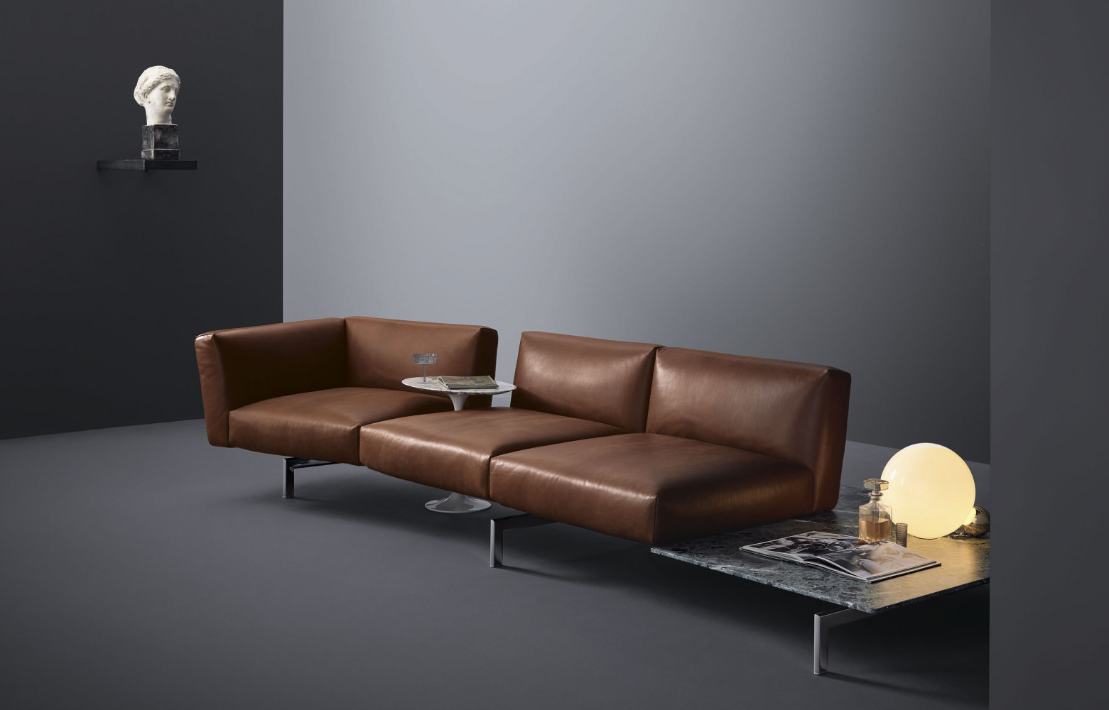Avio Sofa System, design Piero Lissoni, 11 800 €. Knoll.