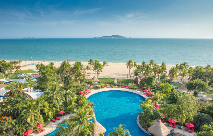 Vue sur la piscine du Club Med de Sanya.