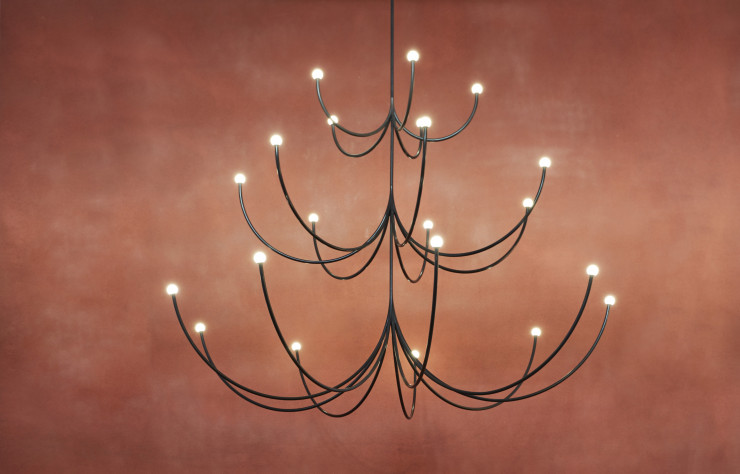Lustre « Arca », pour l’éditeur new-yorkais Matter Made (2017). Un archétype que Philippe Malouin a réduit à sa plus simple expression, démarche emblématique du style épuré de ce trentenaire.