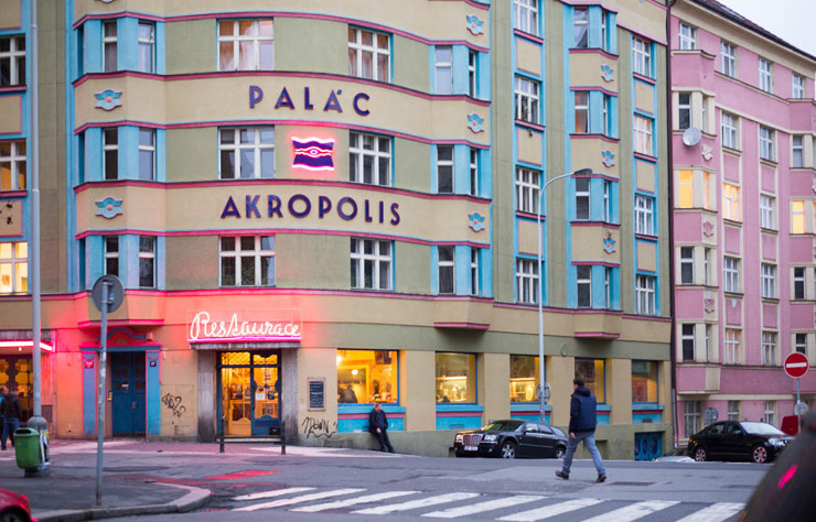 Côté culture underground, le Palác Akropolis reste l’une des références dans la musique et le théâtre. Son bar-restaurant a des allures de « Vingt mille lieues sous les mers ».