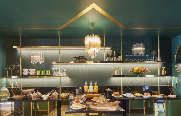 En plus du petit-déjeuner, l’hôtel offre aussi le champagne chaque soir.
