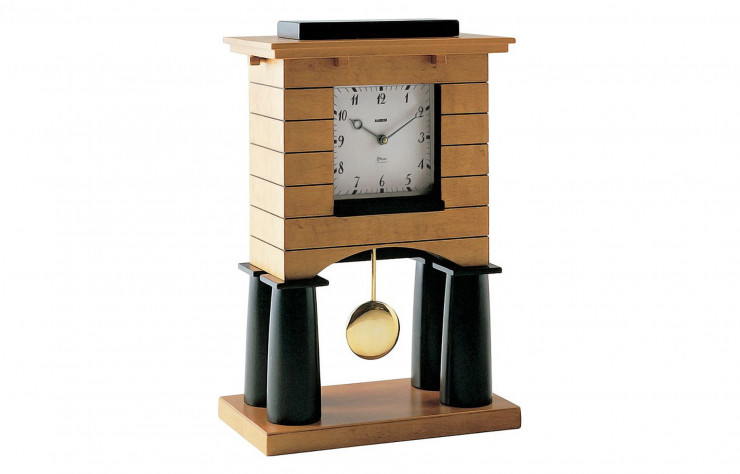 Pendule « Mantel » de Michael Graves pour Alessi.