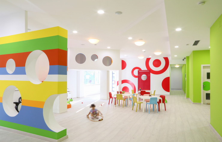 Les courbes de la Snow Jr s’accordent bien avec l’architecture de cette crèche.