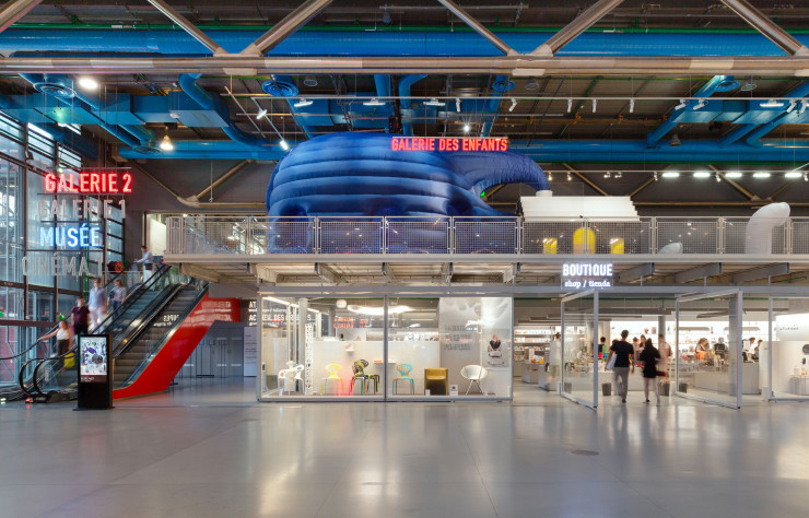 À la Galerie Party, au Centre Pompidou, les enfants découvrent le jardin fantastique imaginé par les designers Gaëlle Gabillet et Stéphane Villard du studio GGSV.