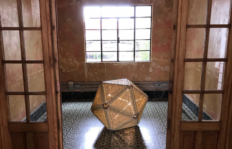 Lampe réalisée par Nicolas Le Moigne avec le concours de la fondation Casa Wabi.