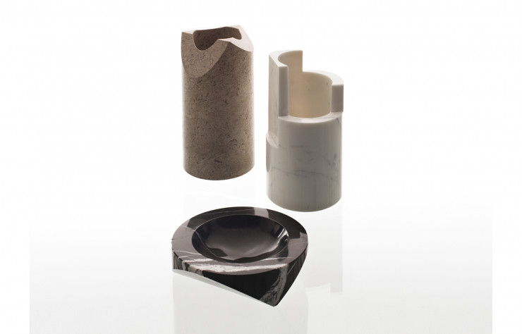 Vases « Paros H » et « Paros M », accompagnés du cendrier « Paros D1 » d’Enzo Mari (1964).