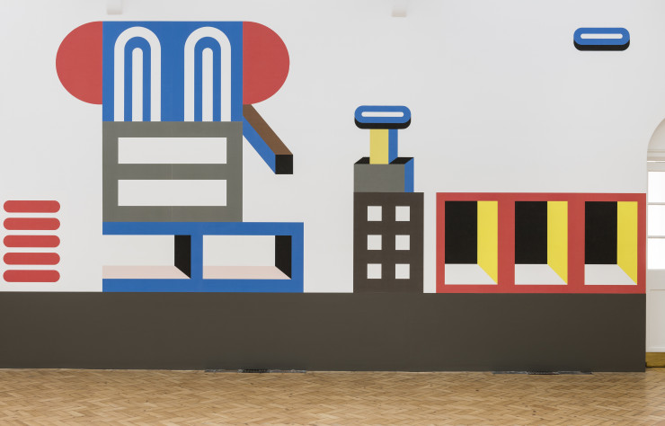 Dans l’une des salles, Nathalie Du Pasquier combine 25 modules graphiques pour créer des compositions singulières.