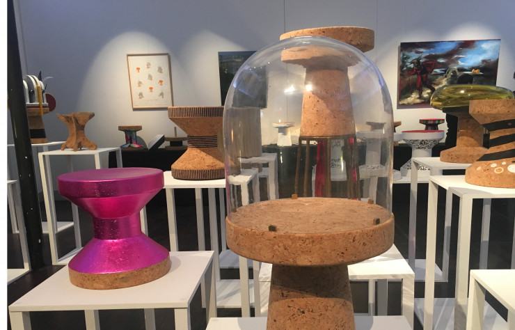 Aperçu de la vente La Source 2016, consacrée au tabouret Cork de Jasper Morrison (Vitra).