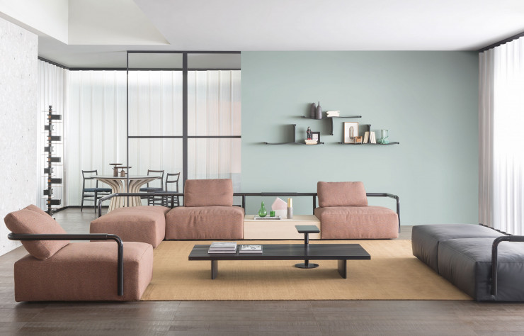 « 503 Soft Props », une nouvelle collection d’assises modulaires reliées par un tube qui en définit l’espace, une création de Konstantin Grcic pour Cassina.