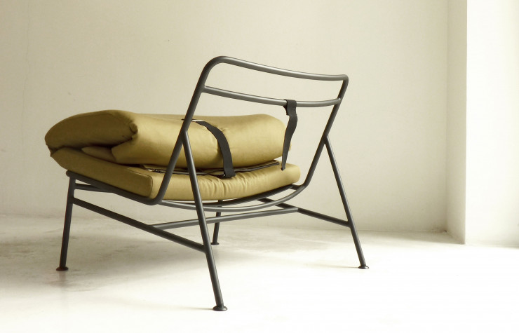 Dernier projet en date de LucidiPevere, le fauteuil d’extérieur Backpack, avec son coussin d’assise conçu comme un sac rembourré (2017, Ligne Roset).