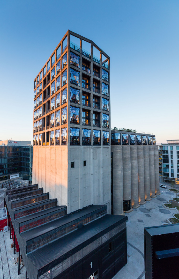 Le silo à grain de la zone portuaire du Cap, construit en 1921 et classé au patrimoine historique de la ville, connaît une seconde jeunesse grâce à l’intervention de l’architecte Thomas Heatherwick.