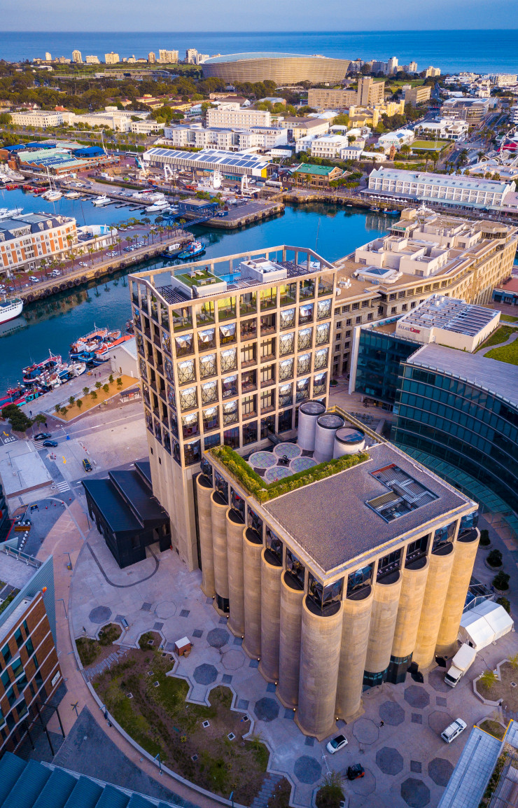 L’édifice qui abrite le Zeitz Mocaa s’inscrit désormais dans le complexe V&A Waterfront.