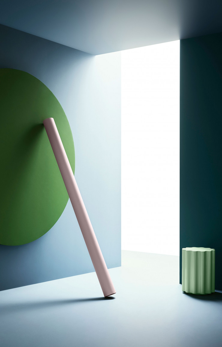 « Style Colors » est une collection de peintures murales qui vient compléter l’offre de papiers peints Wall&decò. Elle existe en 20 couleurs, créées par Christian Benini et regroupées en quatre palettes chromatiques.