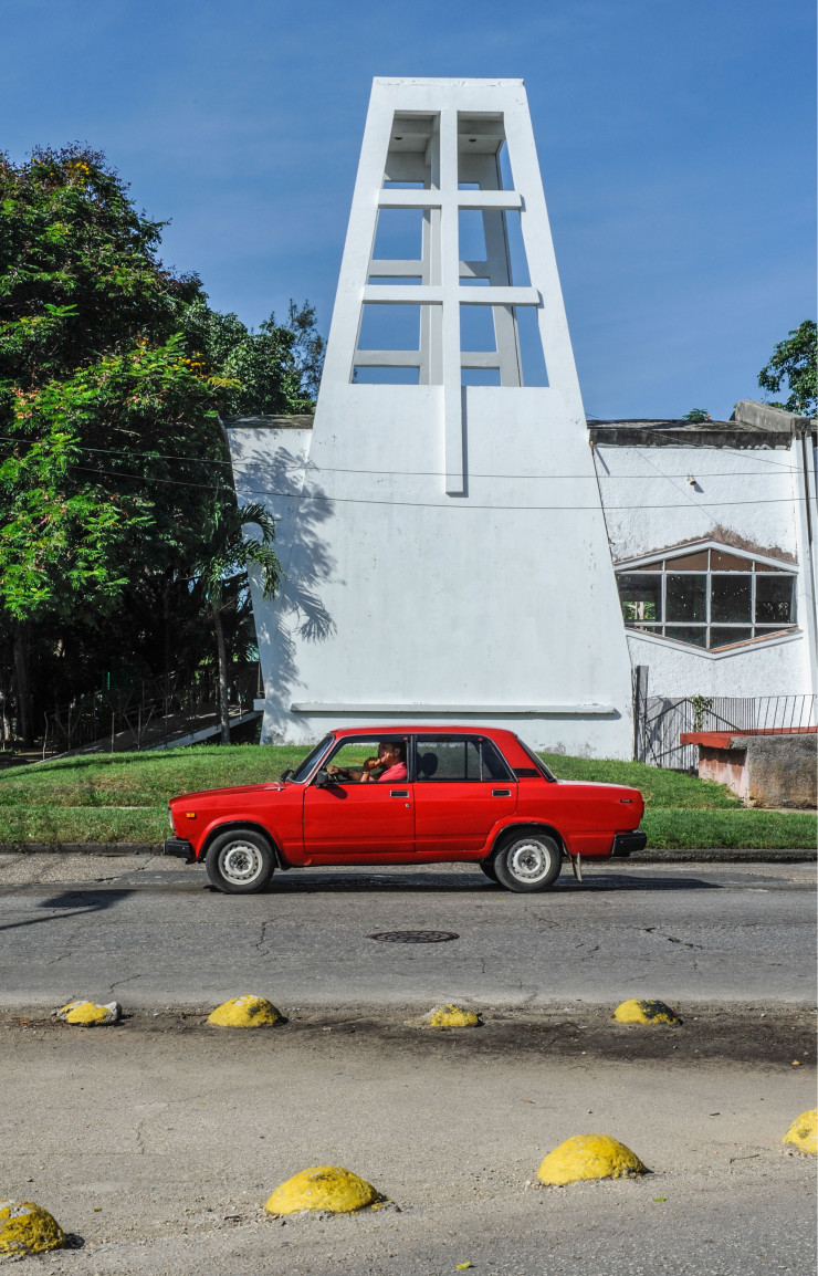 L’ancienne église luthérienne de Miramar, avec son clocher géométrique remarquable, a été conçue en 1959 par l’architecte Vicente Morales.