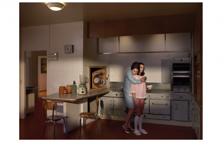 « Cette lumière-là dans cette maison-là, c’est délibéré. J’ai voulu sortir ce sujet du temps, l’extraire de la réalité. Le lieu me faisait penser à un tableau de Hopper du fait de cette poésie présente dans la lumière, dans l’ambiance générale. Les personnages et leurs attitudes, tout cela n’était pas forcément attendu. Le rapport parents-enfants aurait pu facilement apparaître plus tendu. »