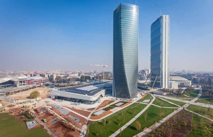 Au premier plan, la tour de Zaha Hadid domine les 32 000 m2 de CityLife.