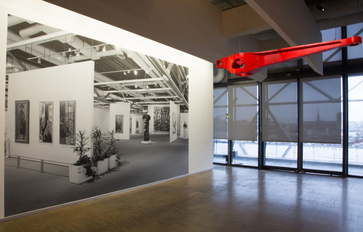 A l’entrée de l’exposition, une photographie des premiers accrochages accueille les visiteurs.