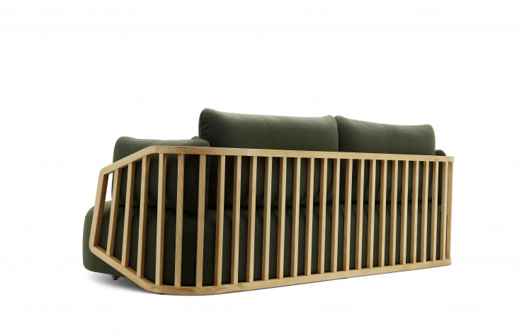 Inspirée des claustras, la structure évoque les cordes d’une harpe. A partir de 2 560 €.