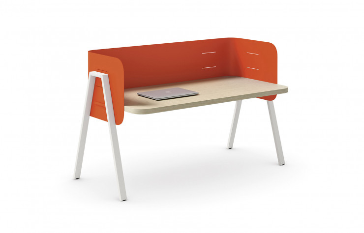 Le bureau « William » offre trois hauteurs de plateaux pour s’adapter à la taille des enfants.