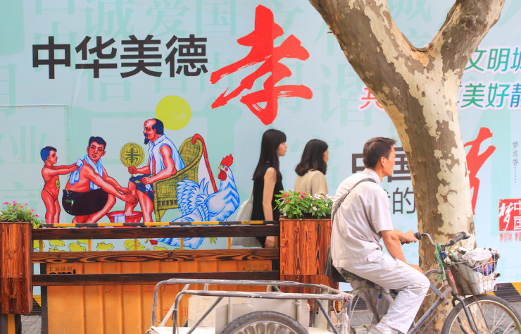 Les palissades cachent la mue de Shanghai.