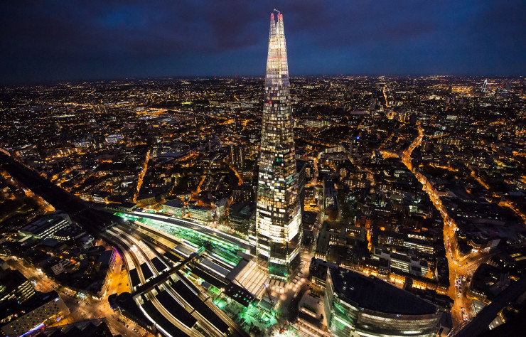 The Shard, avec la gare de London Bridge à ses pieds, vrombit jour et nuit au rythme des trains et des métros.