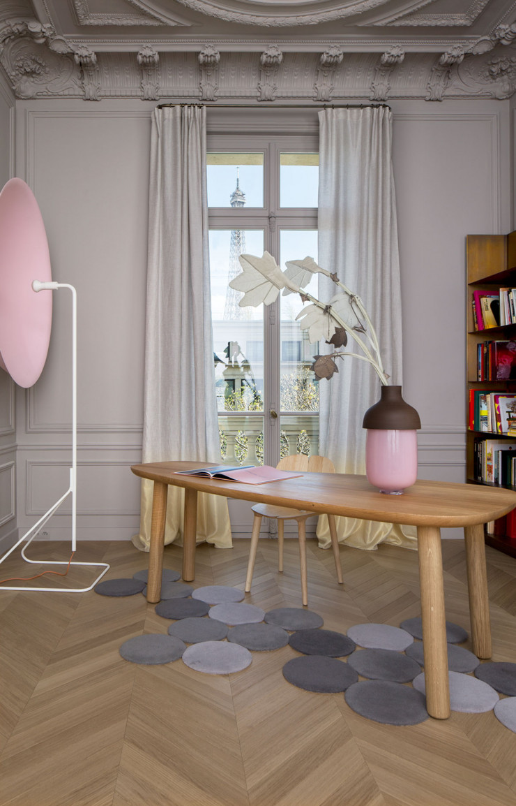 Au Trocadéro, dans un très grand appartement du XVIIIe siècle, appartenant à des collectionneurs d’art contemporain. L’articulation et la mise en valeur de ces deux univers relevaient de la gageure.