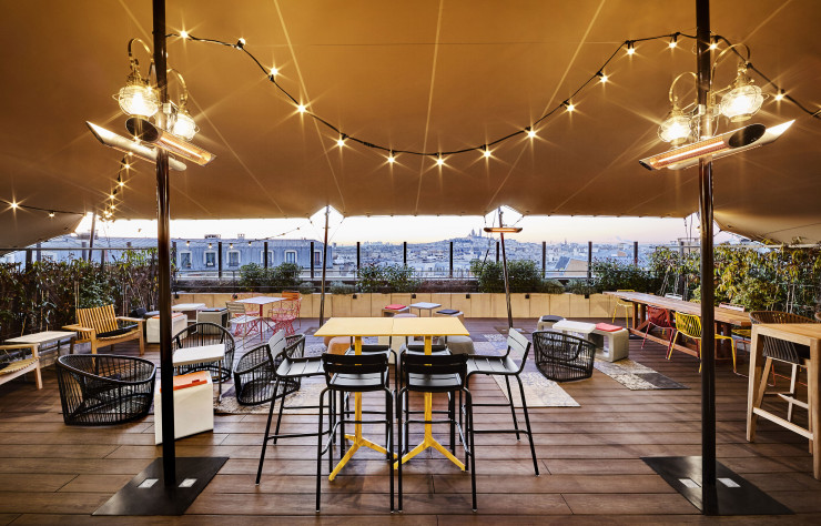 Le roof-top du Generator (XIXIe) offre une vue sur tout Paris.