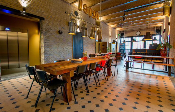 La salle de restaurant de l’Alibi Hotel, situé dans le Blokhuispoort.