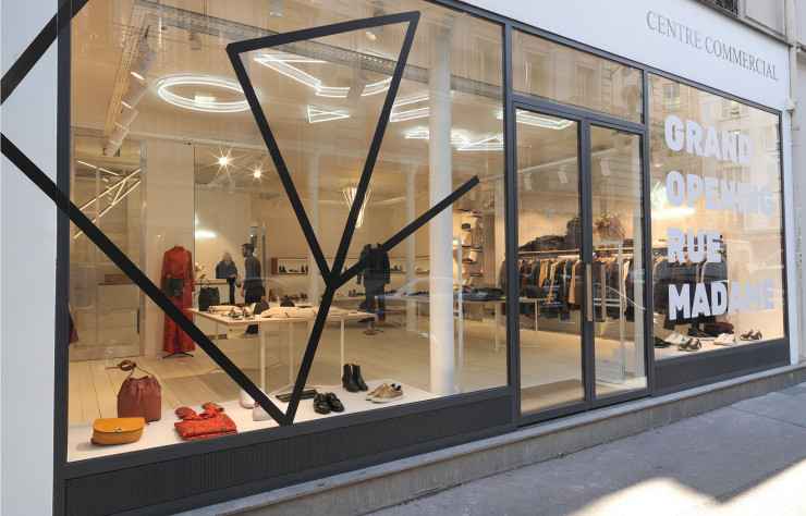 La nouvelle boutique Centre Commercial de la rue Madame tient à s’inscrire culturellement dans cette artère un peu endormie du Quartier latin.