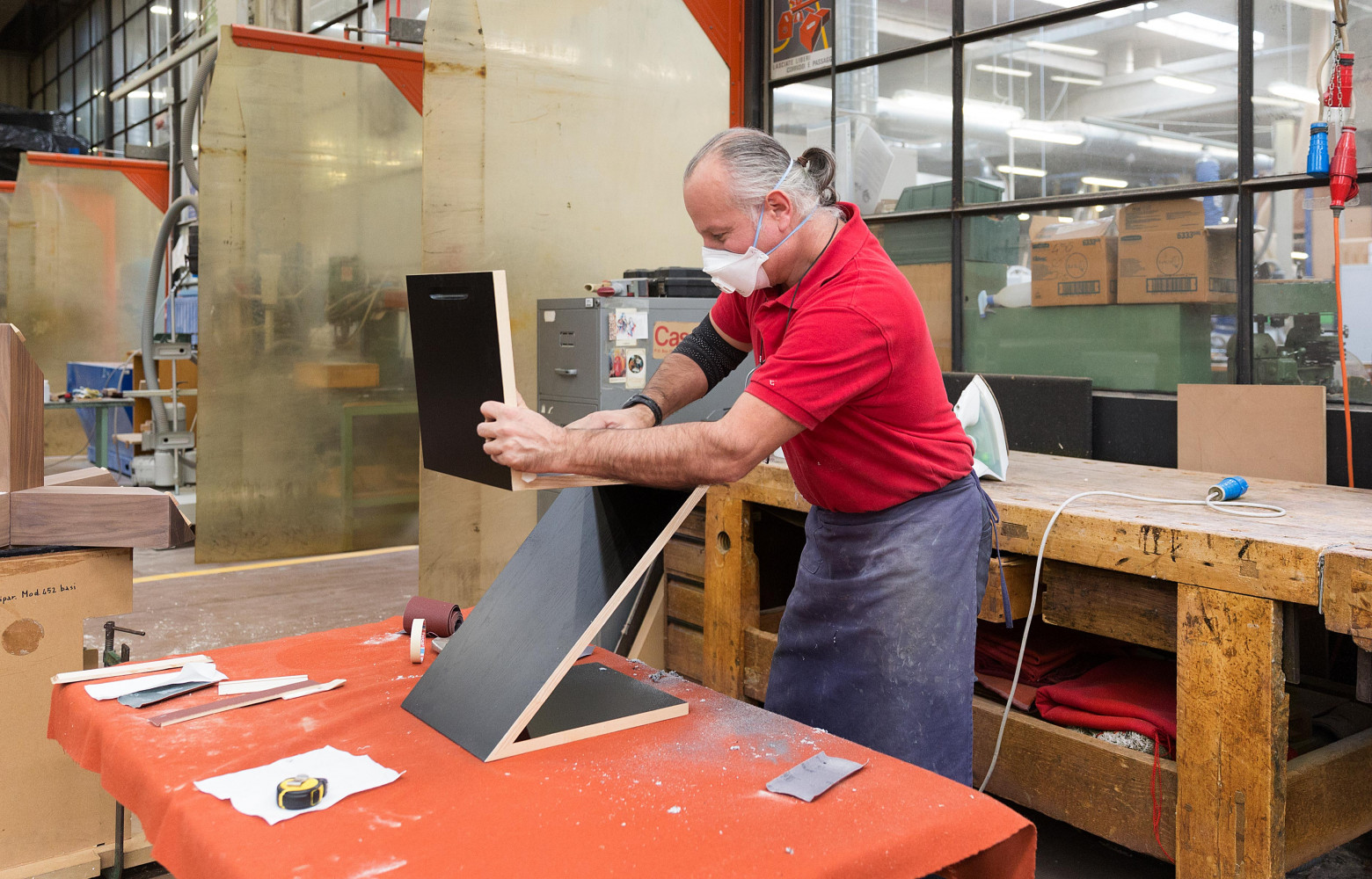 L’emblématique chaise Zig Zag de Gerrit Thomas Rietveld, imaginée en 1934, fait partie de la collection «...