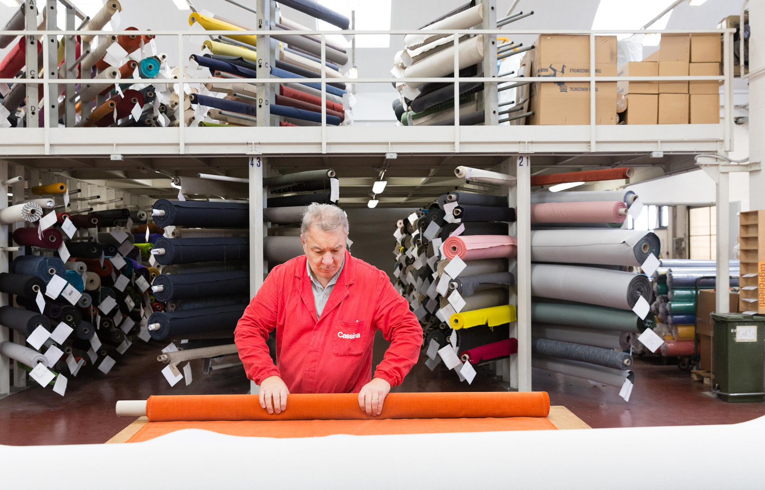 Tout un travail sur la couleur et le choix des tissus est mené en interne sous la...