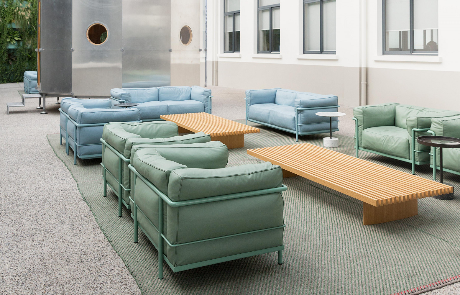 Sous l’immense verrière, cet ancien espace sans âme a trouvé une véritable utilité grâce à la vision...