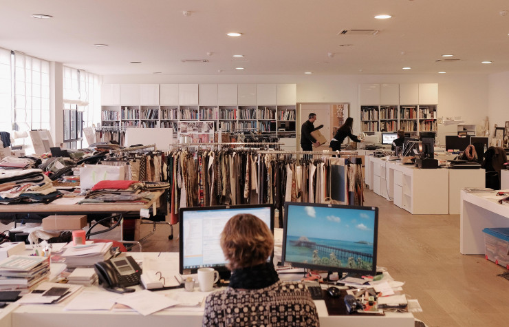 L’espace réunissant bureau de style, atelier et matières.