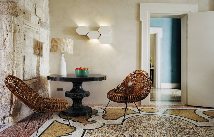 A mille lieues des sombres et petites chambres new-yorkaises, l’Hôtel du Cloître, à Arles.