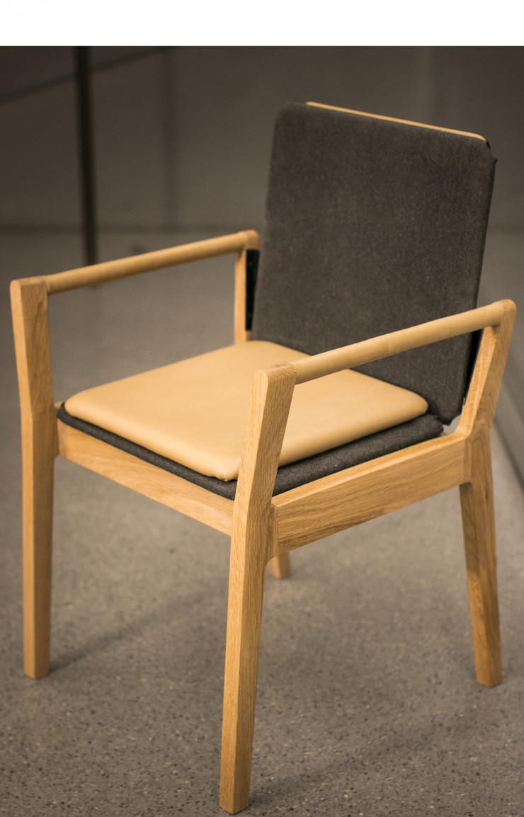 « Plus One », version chaise.