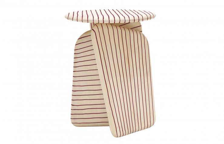 Tabouret « Vent Contraire », érable massif, marqueur, vernis brillant, 620 €.