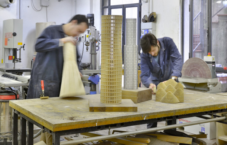 À l’entresol, l’atelier où sont réalisées les maquettes.