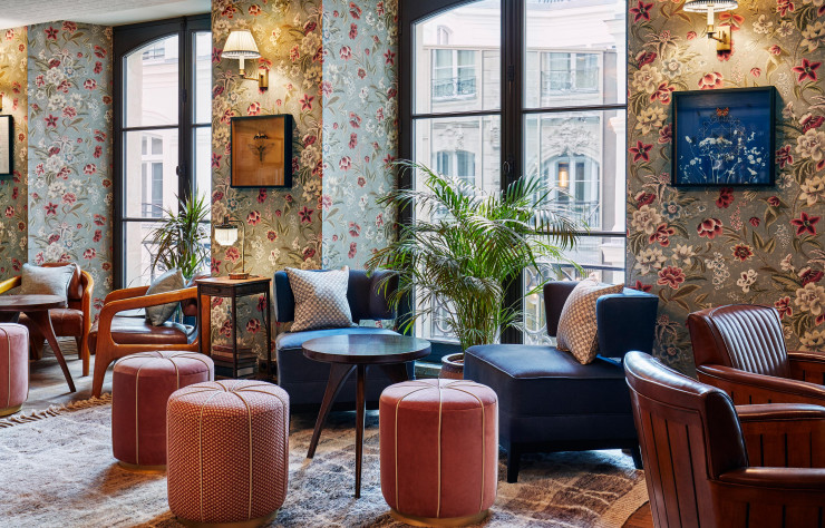 À l’hôtel The Hoxton Paris, l’esprit old school de la déco séduit la jeune génération de start-up qui a fleuri dans les ateliers du Sentier.