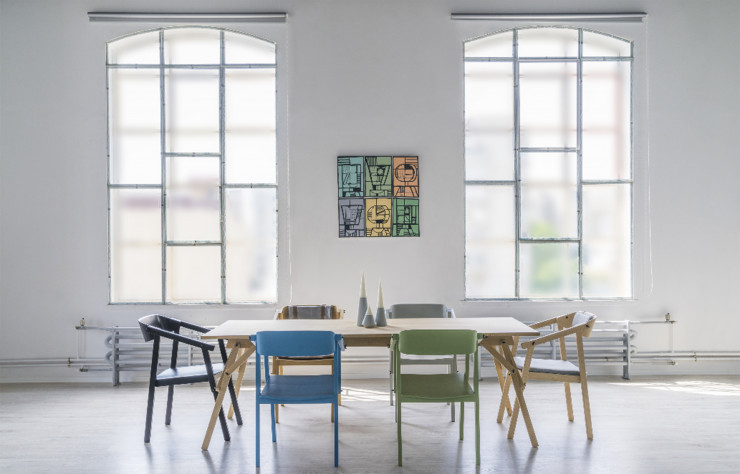 Chaises du designer roumain Dragos Motica.