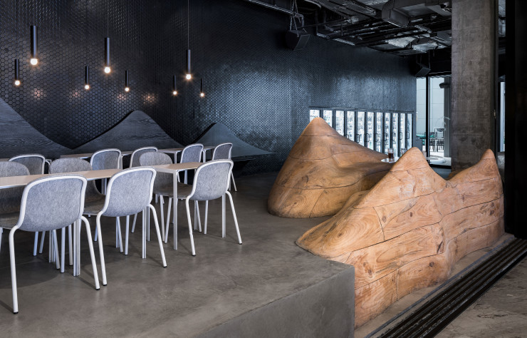 Bar Anti-domino No. 2 Mountain Wood de Daipu Architects.