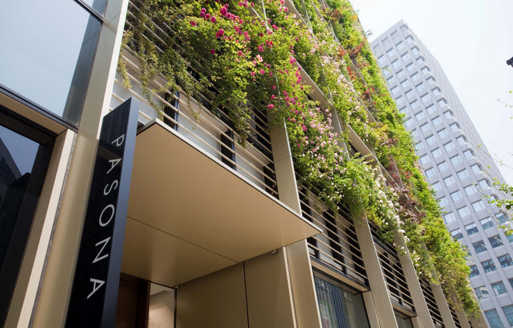 En plus de ses façades végétalisées, l’immeuble Pasona profite d’un potager sur le toit (ou topager).