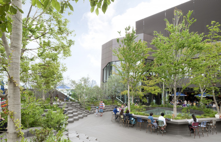 L’Omohara Forest, implantée sur le toit du centre commercial autour d’un comptoir central.