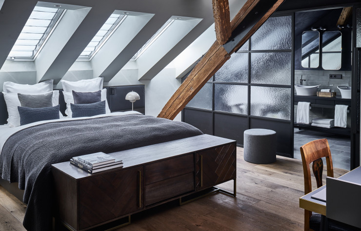 …mais contraste avec l’aménagement cosy des chambres.