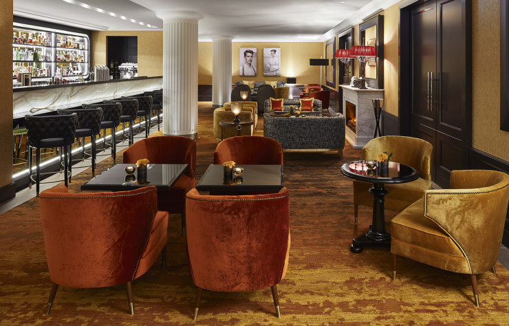 Le bar Lili, entre élégance intemporelle et œuvres d’art contemporain.