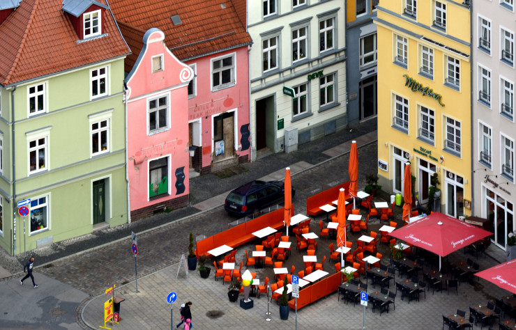 Comme à Rostock, les maisons hanséatiques des XVe et XVIe siècles ornent la place du Marché.