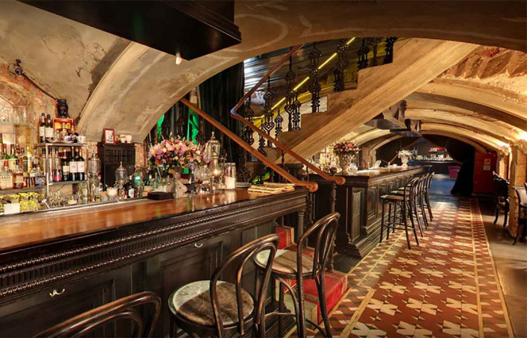 Plus discret que jamais, le bar Mendeleev.