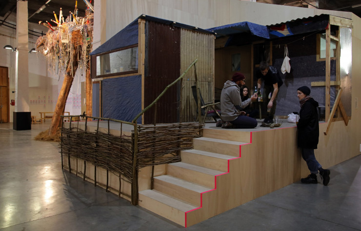 Laurent Tixador, reconstruction d’une cagna (2018).