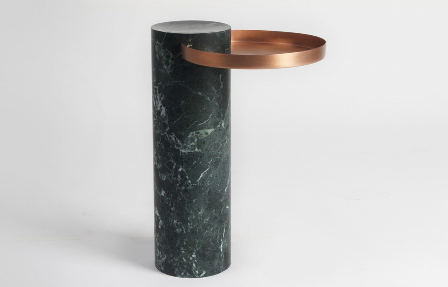 Salute de Sebastian Herkner en marbre véritable (La Chance), 1 500 €.