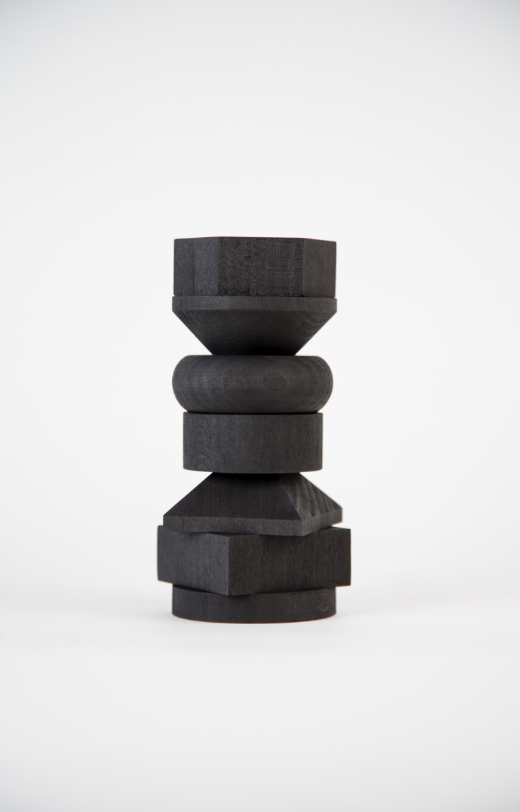 Dessous de plat « Gazo Gazo » en bois teinté, de V8 Designers pour le Musée régional de l’Alsace Bossue.